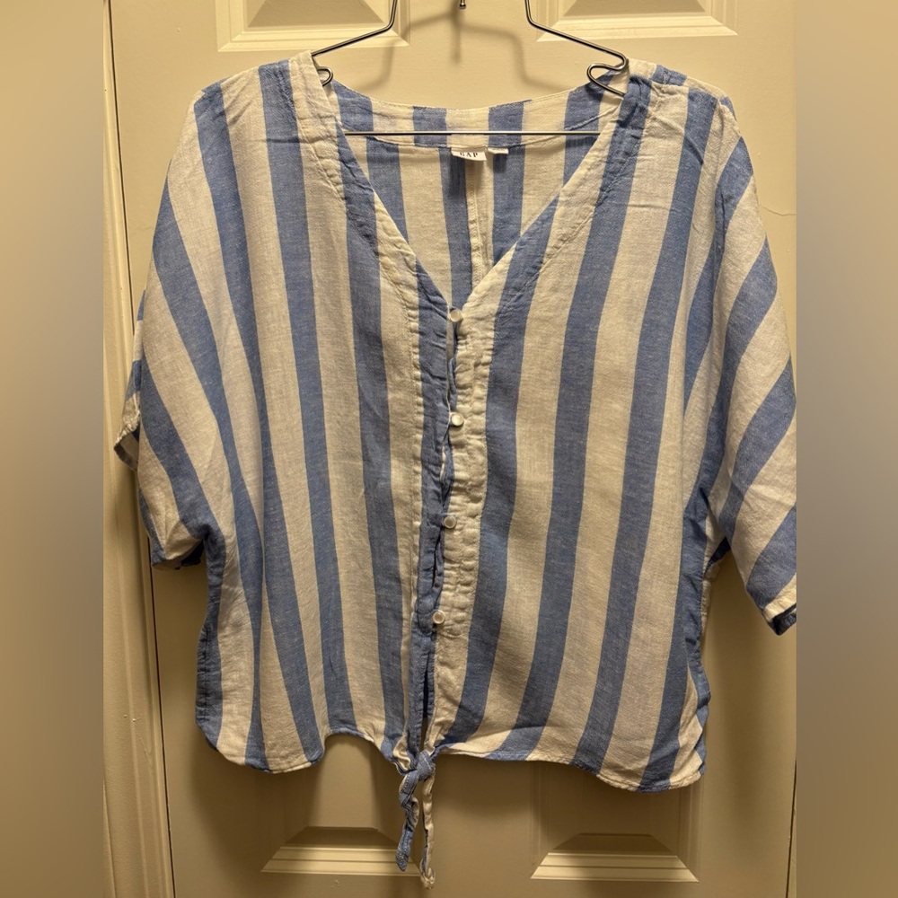 Gap women blue and white striped 
Size large